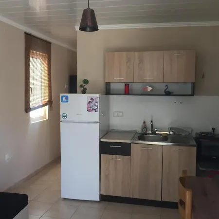 Apartment And Sea 1 *