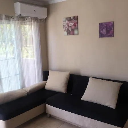 Apartment And Sea 1 *